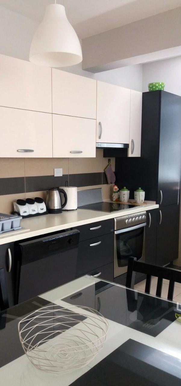 טיווט Apartments Iva מראה חיצוני תמונה